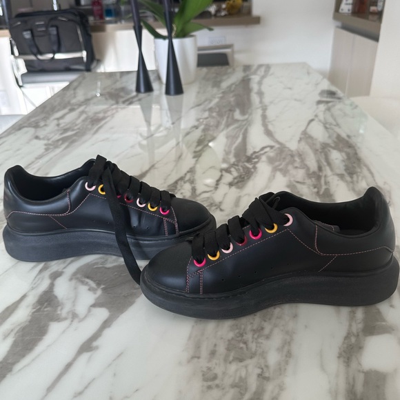 Alexander McQueen Size 8 barely used in a good condition comes with box - Picture 6 of 7